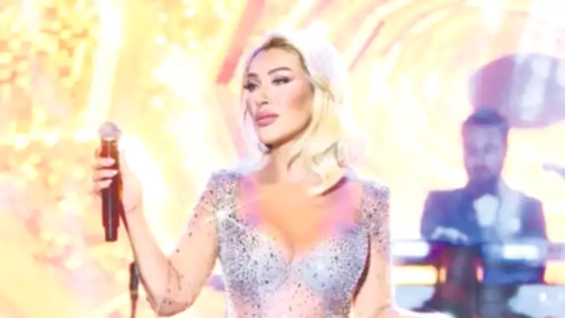 Seda Sayan'a Sezen Aksu'dan Özel Çorap Hediyesi