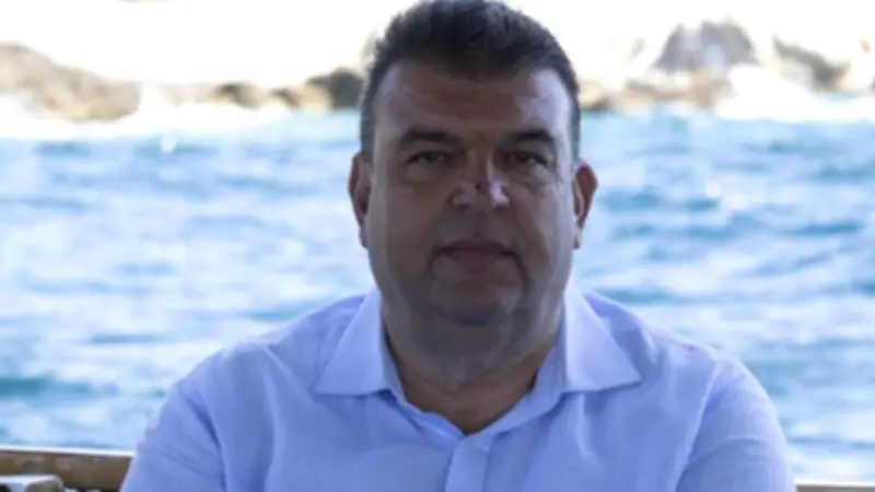 Seferihisar Belediye Başkanı İsmail Yetişkin rüşvet soruşturmasıyla görevden uzaklaştırıldı