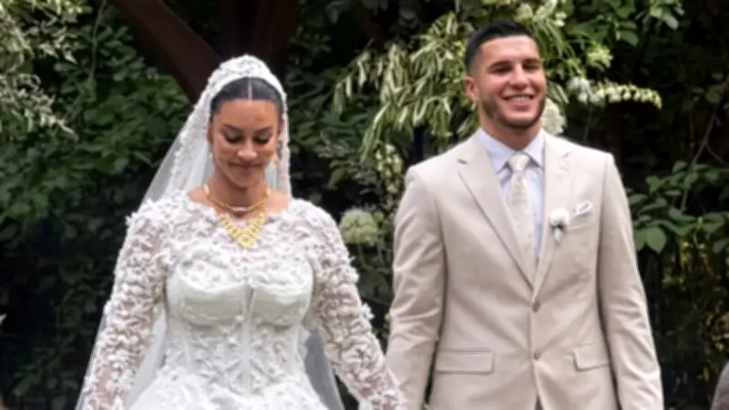Sophie Brussaux ve Efe Çalışkan Toronto'da Evlendi