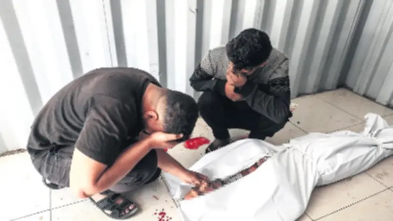 İsrail ordusu Bureyc Mülteci Kampı'nı vurdu: 1 ölü, 2 yaralı