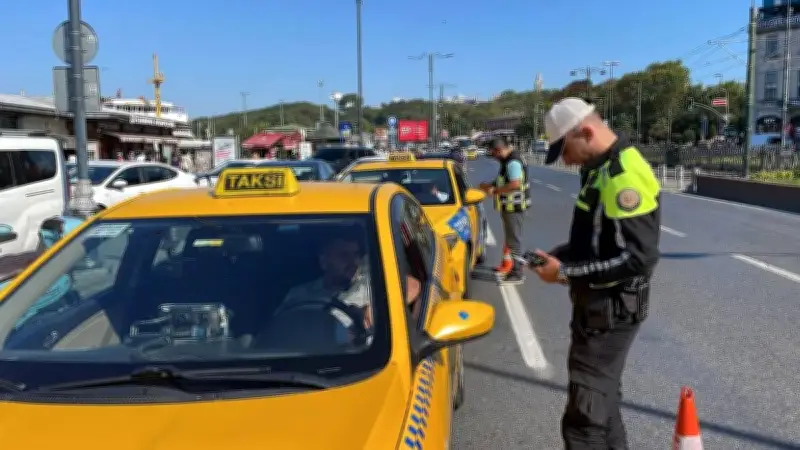 İstanbul'da taksi skandalı: Taksimetre açmayan şoför turistten 4 bin 300 TL istedi! Şoföre ceza yağdı!