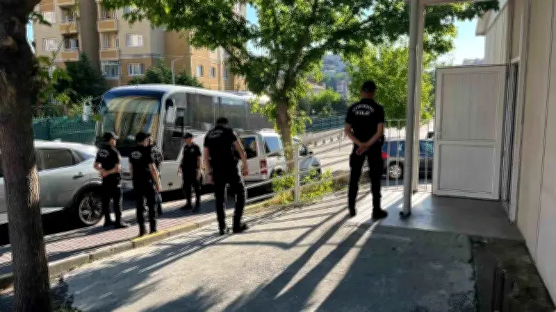 İstanbul'da uyuşturucu soruşturmasında 10 şüpheli tutuklanma talebiyle mahkemeye sevk edildi