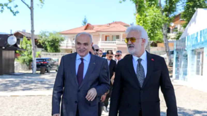 Tamer Karadağlı Konuralp Antik Kenti'ne hayran kaldı: 'Burası gerçek bir hazine'