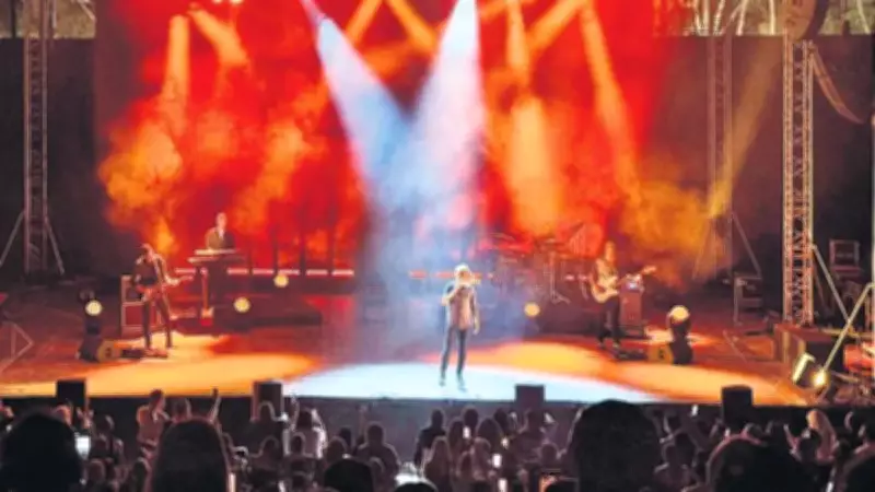 Teoman, Antalya'da Unutulmaz Bir Konserle Sezonu Açtı