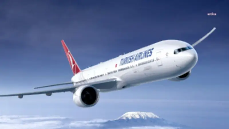 THY uçağının kanadı Antalya Havalimanı'nda radar direğine temas etti