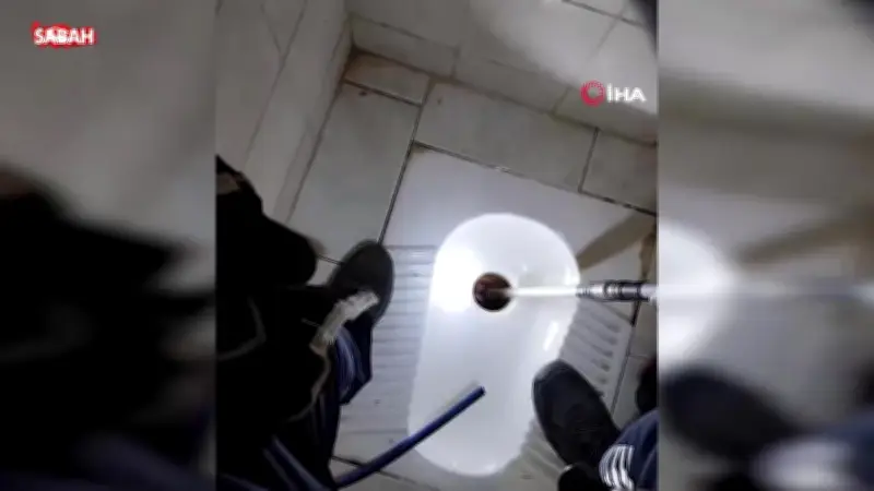 Tuvalet giderine düşen yavru kediyi itfaiye kurtardı