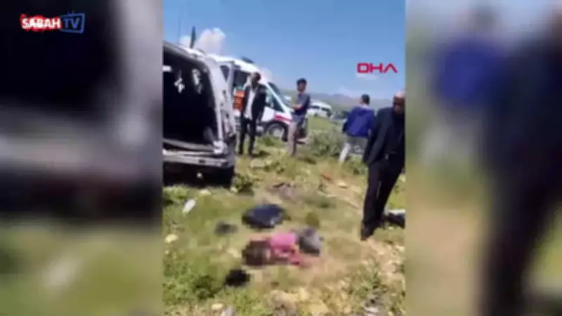 Van'da feci kaza: İki otomobil çarpıştı, 4 ölü 2 yaralı