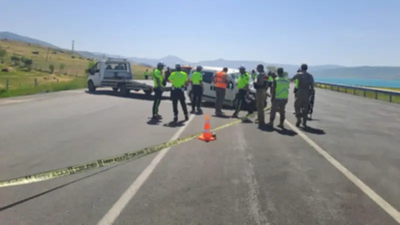 Van'da hafif ticari araç askeri araca çarptı: 1 şehit, 5 yaralı