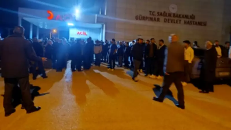 Van'da otomobil çarpması: Baba hayatını kaybetti, oğlu yaralandı