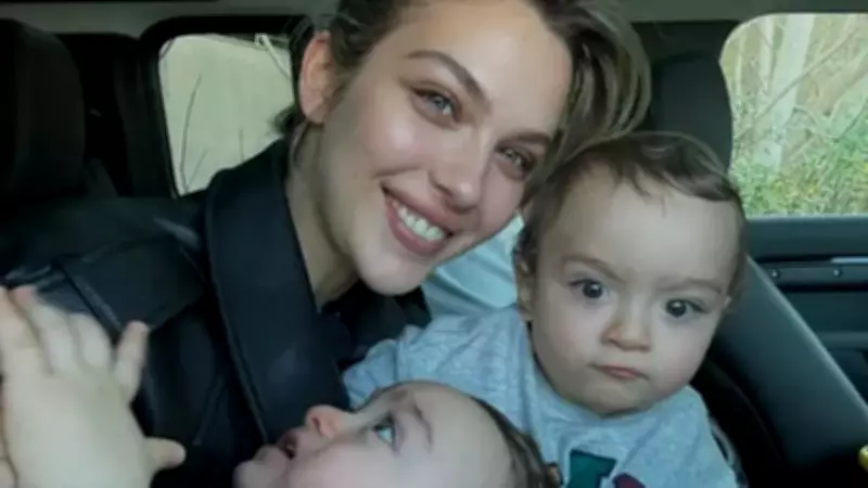 Yasemin Şefkatli İkiz Oğullarıyla Başa Çıkmak İçin Takipçilerinden Tavsiye İstedi