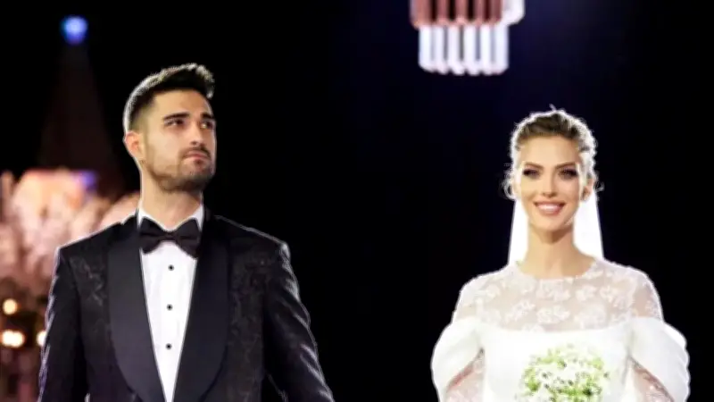 Yasemin Şefkatli ve İdo Tatlıses'ten Tatil Pozları: Klas ve Rahatlık Bir Arada