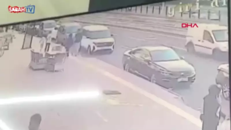 Yolda bulduğu 60 bin liralık bilekliği alıp kaçtı! O anlar kamerada