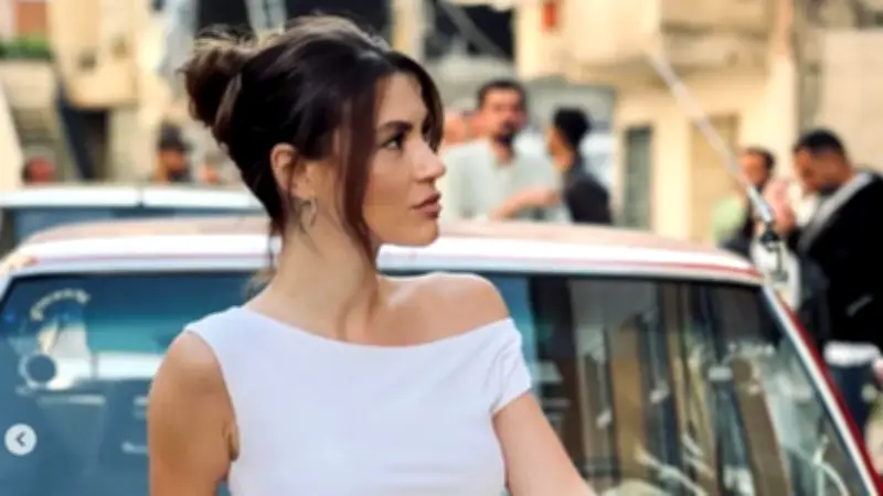 Yüsra Geyik 'Altı Üstü İstanbul' için her şeyi sildi attı! Hayatının merkezindeki iki şey