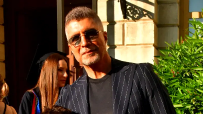 Özcan Deniz, oğlu Kuzey'in mezuniyet töreninde mutluluk yaşadı