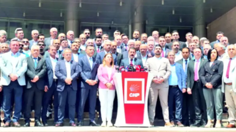 Özgür Özel cephesinden kurultay için imza hamlesi: 830 delege imzası Genel Merkez'de