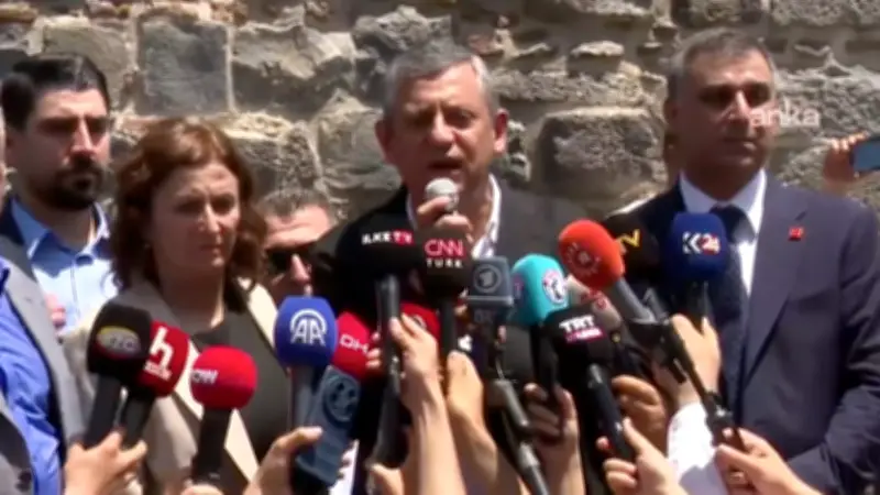 Özgür Özel Diyarbakır'da: Demirtaş'ın selamıyla başladık, kendisine selam olsun