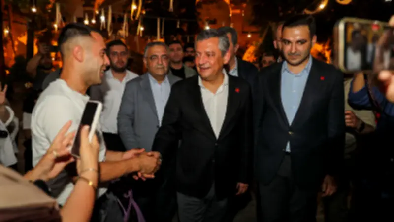 Özgür Özel Diyarbakır'da Esnafı Ziyaret Etti, Tahir Elçi'yi Andı