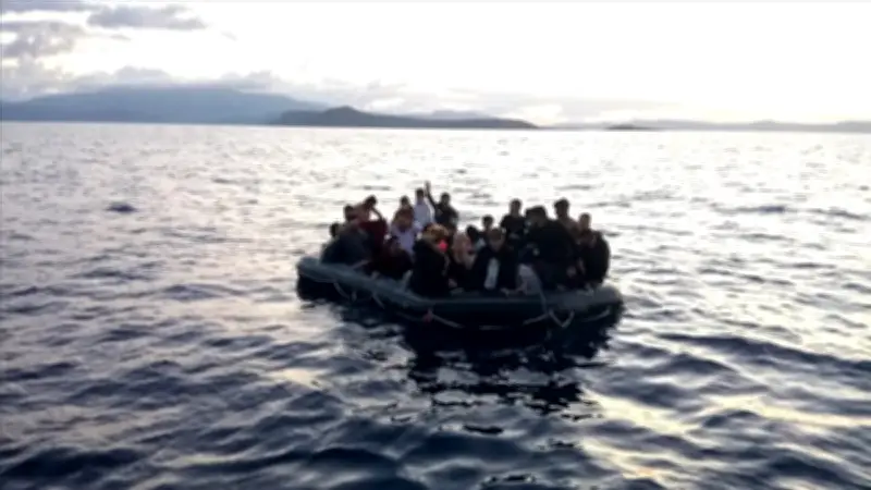 İzmir Açıklarında 34 Düzensiz Göçmen Yakalandı