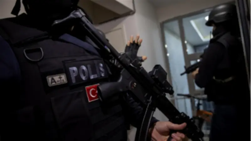 İzmir'de FETÖ Operasyonu: 78 Şüpheli Hakkında Gözaltı Kararı