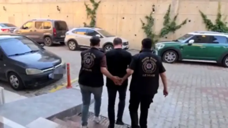 İzmir'de oto hırsız şebekesine operasyon: 8 gözaltı, 30 milyon TL vurgun