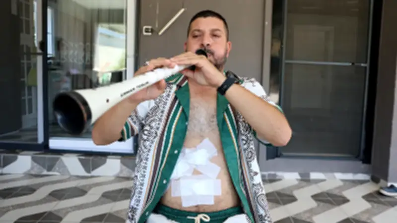 Zurnacı Erman Tosun, ameliyat sonrası nefes egzersizini zurnayla yaptı