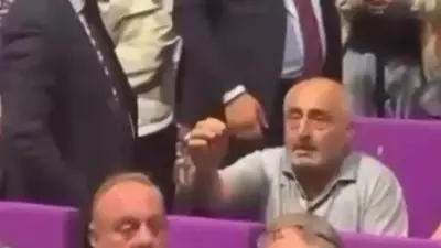 AK Parti Trabzon Toplantısı'nda Kuran Kurslarına Hakaret Eden Kişi Kahraman İlan Edildi