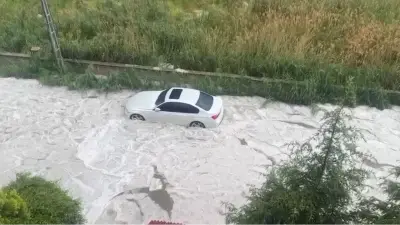 Ankara'da sağanak ve dolu etkili oldu: Yollar beyaza büründü