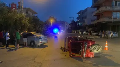 Antalya'da üç tekerli elektrikli motosiklet otomobille çarpıştı: 4 yaralı