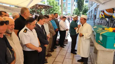 Arkadaşının cenazesinde kalp krizi geçirdi