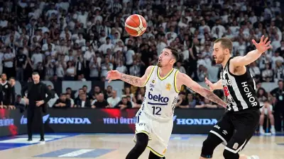 Beşiktaş GAİN - Fenerbahçe Beko: İkinci Periyotta 45-40 Siyah-Beyazlılar Önde