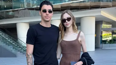 Berke Özer ve Gloria Dinov İstanbul'da AVM'de Görüntülendi