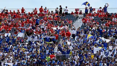Bosna Hersek taraftarları, Kanada maçı için Toronto Stadı'nda yürüyüş yaptı