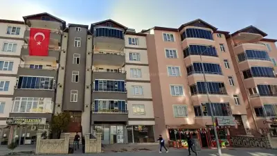 Depremde 4 Kişiye Mezar Olan Binanın Davasında Karar: Hapis ve Beraat