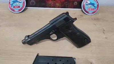 Edirne'de ruhsatsız tabancayla yakalanan ehliyetsiz sürücüye 240 bin lira ceza