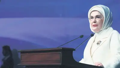 Emine Erdoğan, Bakan Kurum'u dip çamuru temizliği için tebrik etti