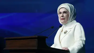 Emine Erdoğan'dan Babalar Günü Mesajı: 'Baba, Bir Yuvayı Ayakta Tutan Emektir'