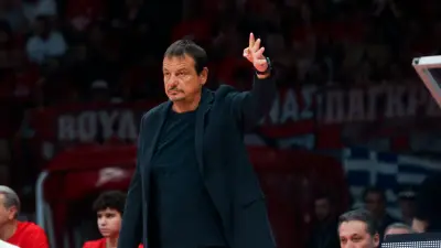 Ergin Ataman'lı Panathinaikos, Olympiakos'a yenilerek şampiyonluğu kaptırdı