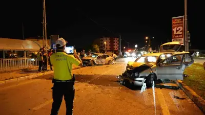 Erzincan'da İki Otomobil Çarpıştı: 5 Yaralı