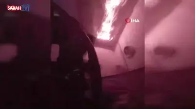 Fatih'te tarihi ahşap bina yangını: Tadilat sırasında alevler yükseldi