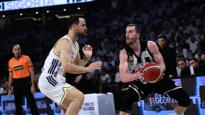 Fenerbahçe Beko, Beşiktaş'ı 82-71 Yenerek Seride 2-1 Öne Geçti