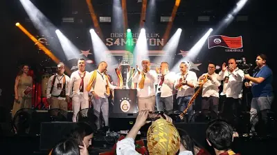 Galatasaray'ın Şampiyonluk Kupası Denizli'de 2.500 Taraftarla Buluştu
