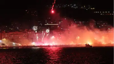 Göztepe 101. yaşını meşalelerle kutladı