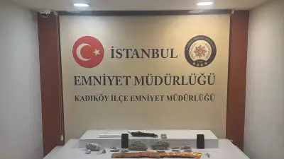 Kadıköy'de Çatı Katı Zehir Zulasına Baskın: 396 Gram Uyuşturucu Ele Geçirildi