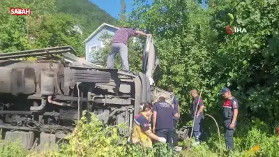 Kastamonu'da freni boşalan kamyon devrildi: Öğrenci son anda kurtuldu