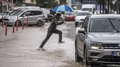 Meteoroloji'den Sağanak ve Sis Uyarısı: Trakya, Akdeniz ve Doğu Karadeniz'de Yağış Bekleniyor