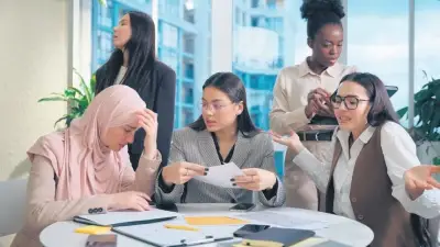 Nefret Suçunun Sessiz Ortakları: Başörtülü Kadınlara Yönelik Faşizm ve Muhalefetin Çifte Standardı