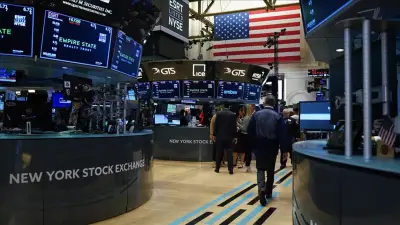 New York Borsası Karışık Seyirle Kapandı: Dow Jones Yükseldi, Nasdaq Düştü