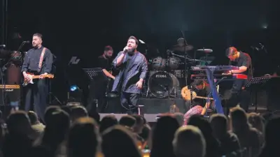 Sakiler'den Unutulmaz Bir Yaz Gecesi: İzmir Konseri Büyüledi