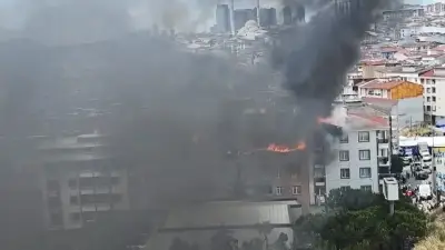 İstanbul Esenyurt'ta 5 Katlı Binada Yangın Paniği: Alevler Yan Apartmana Sıçradı