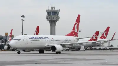 THY Uçağı Park Sırasında Anten Direğine Temas Etti: 267 Yolcu Tahliye Edildi